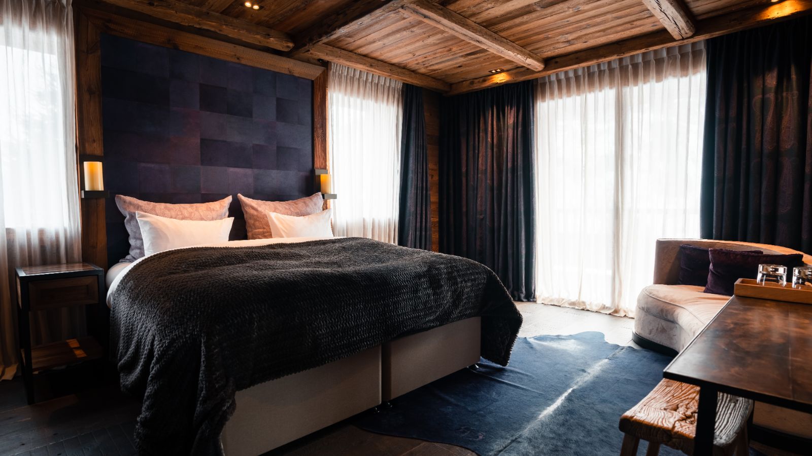 Luxury-Ski-Chalet-Lech-Chalet-1551-Oxford-Ski-Bedroom (5).jpg