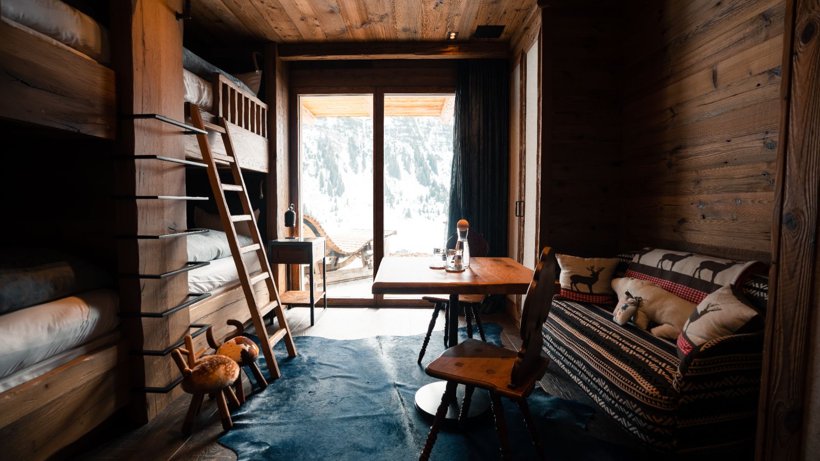 Luxury-Ski-Chalet-Lech-Chalet-1551-Oxford-Ski-Bedroom (8).jpg