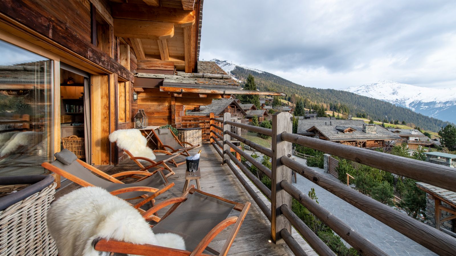 Luxury-ski-chalet-Verbier-Breithorn-Oxford-Ski-Balcony.jpg