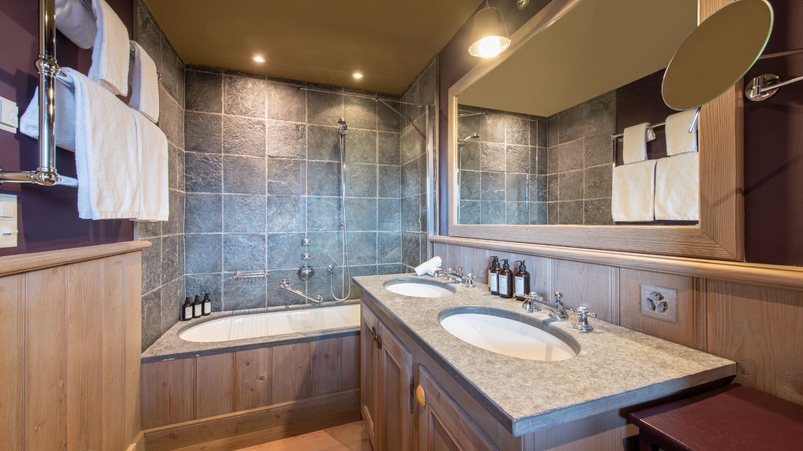 Luxury-ski-chalet-Verbier-Breithorn-Oxford-Ski-Bathroom(1).jpg