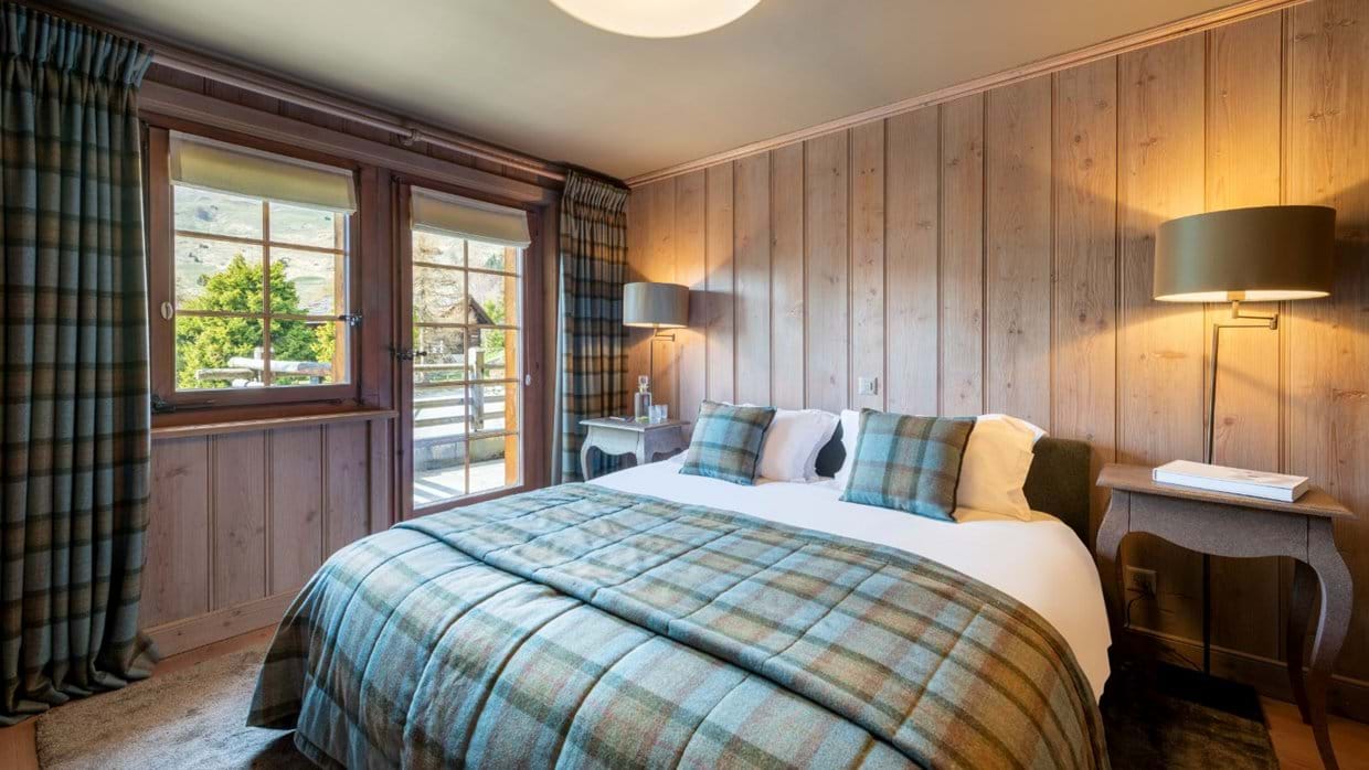 Luxury-ski-chalet-Verbier-Breithorn-Oxford-Ski-Bedroom(4).jpg