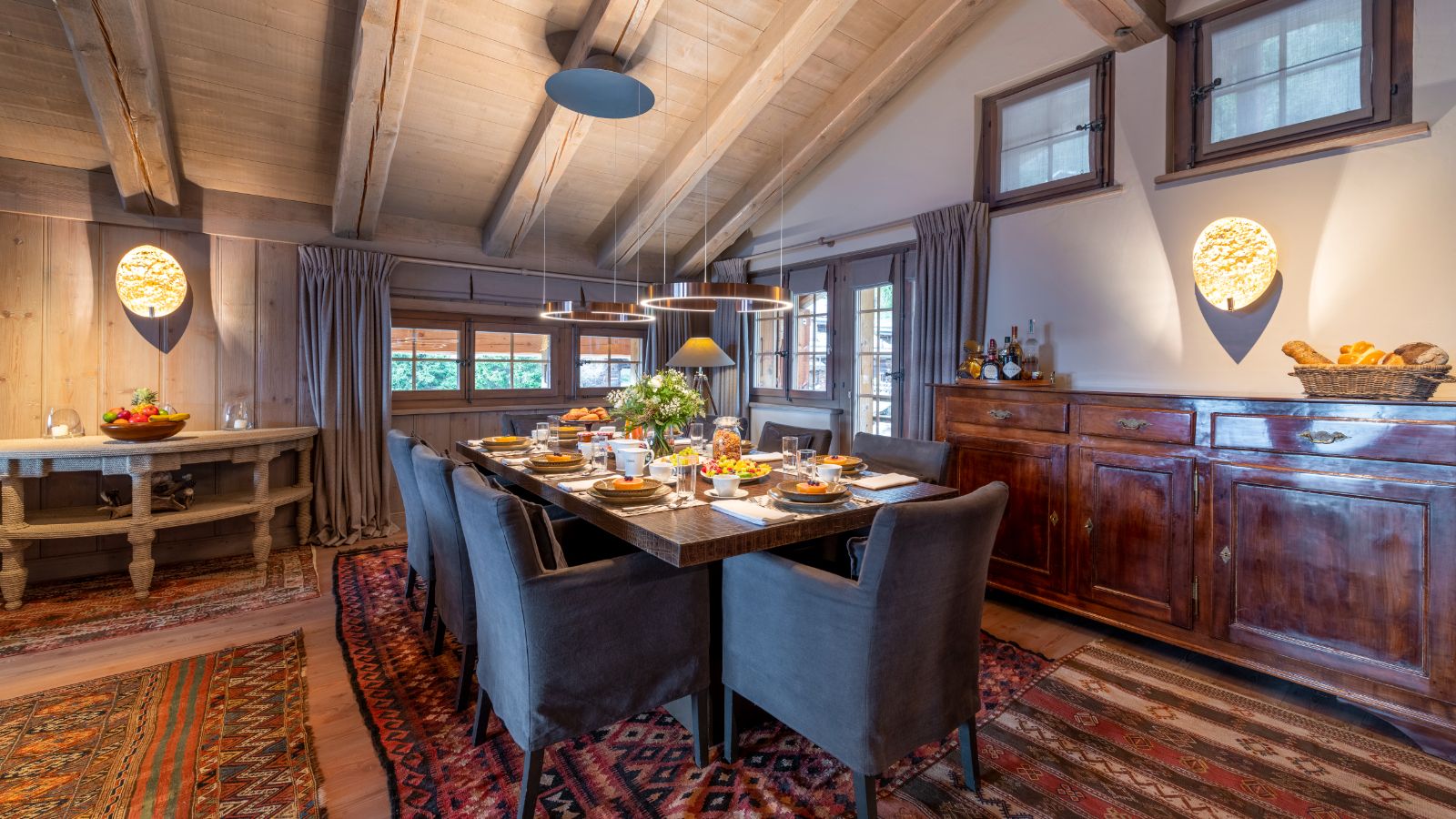 Luxury-ski-chalet-Verbier-Breithorn-Oxford-Ski-Dinning table.jpg