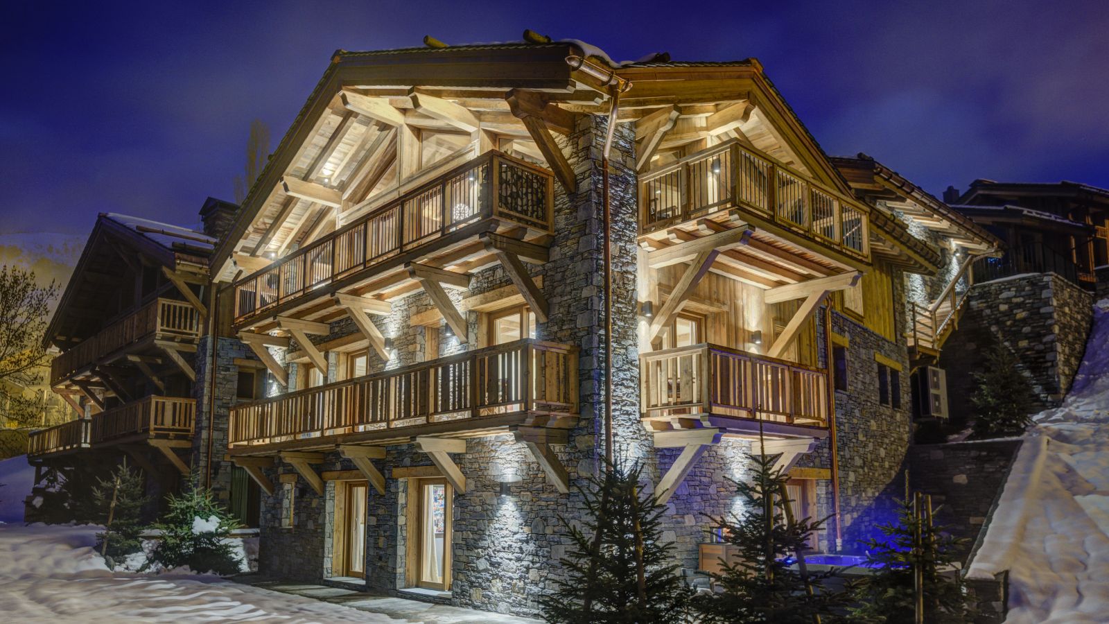 Luxury-ski-chalet-smdb-exterior.jpg