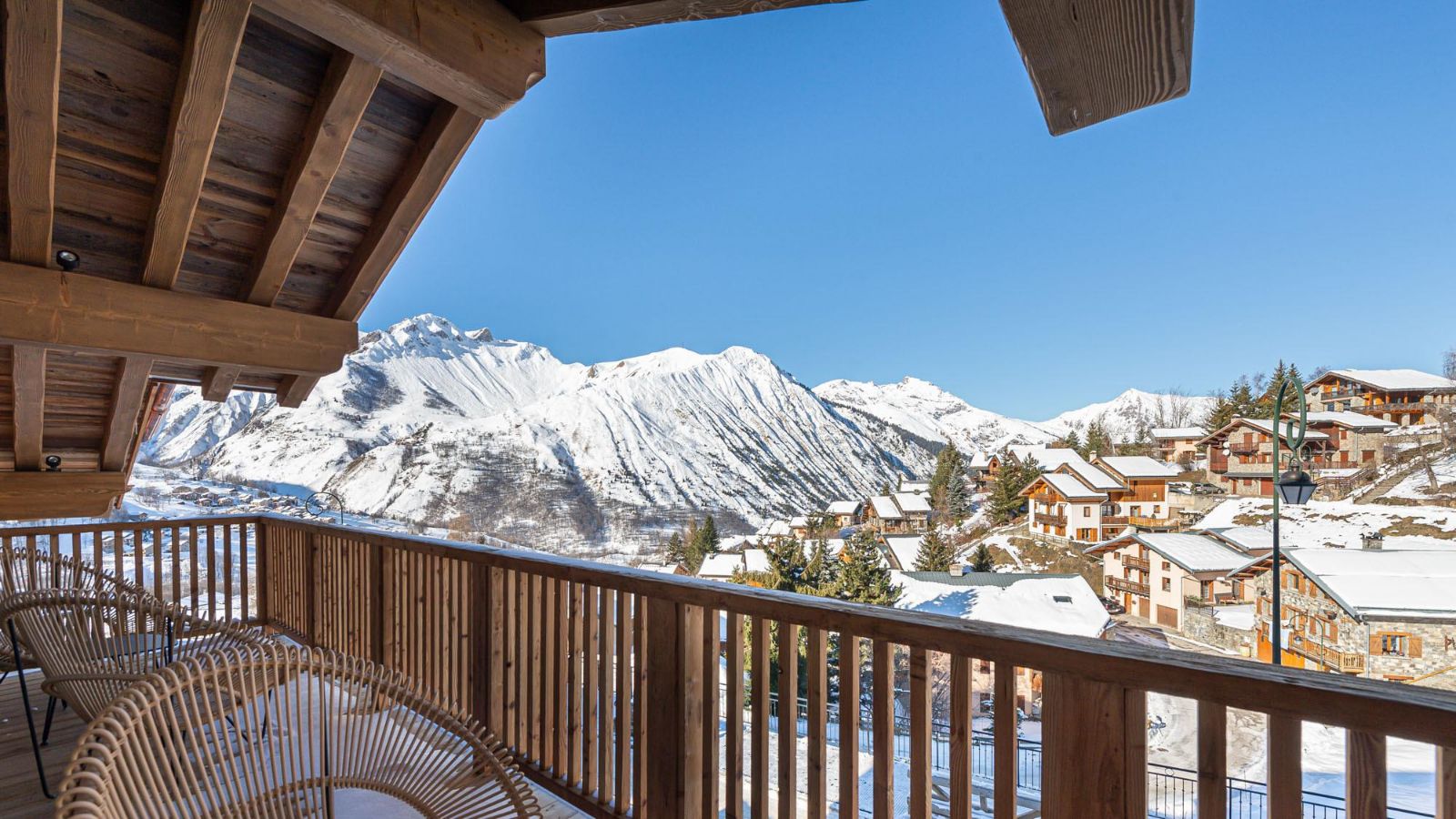 Luxury-ski-chalet-nanook-view.jpg