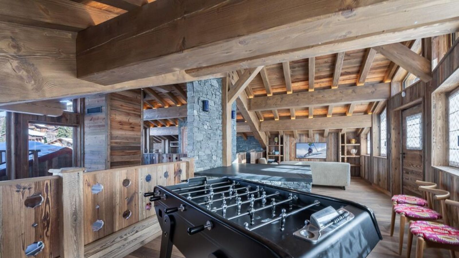 Luxury-ski-chalet-nanook-barfoot.jpg