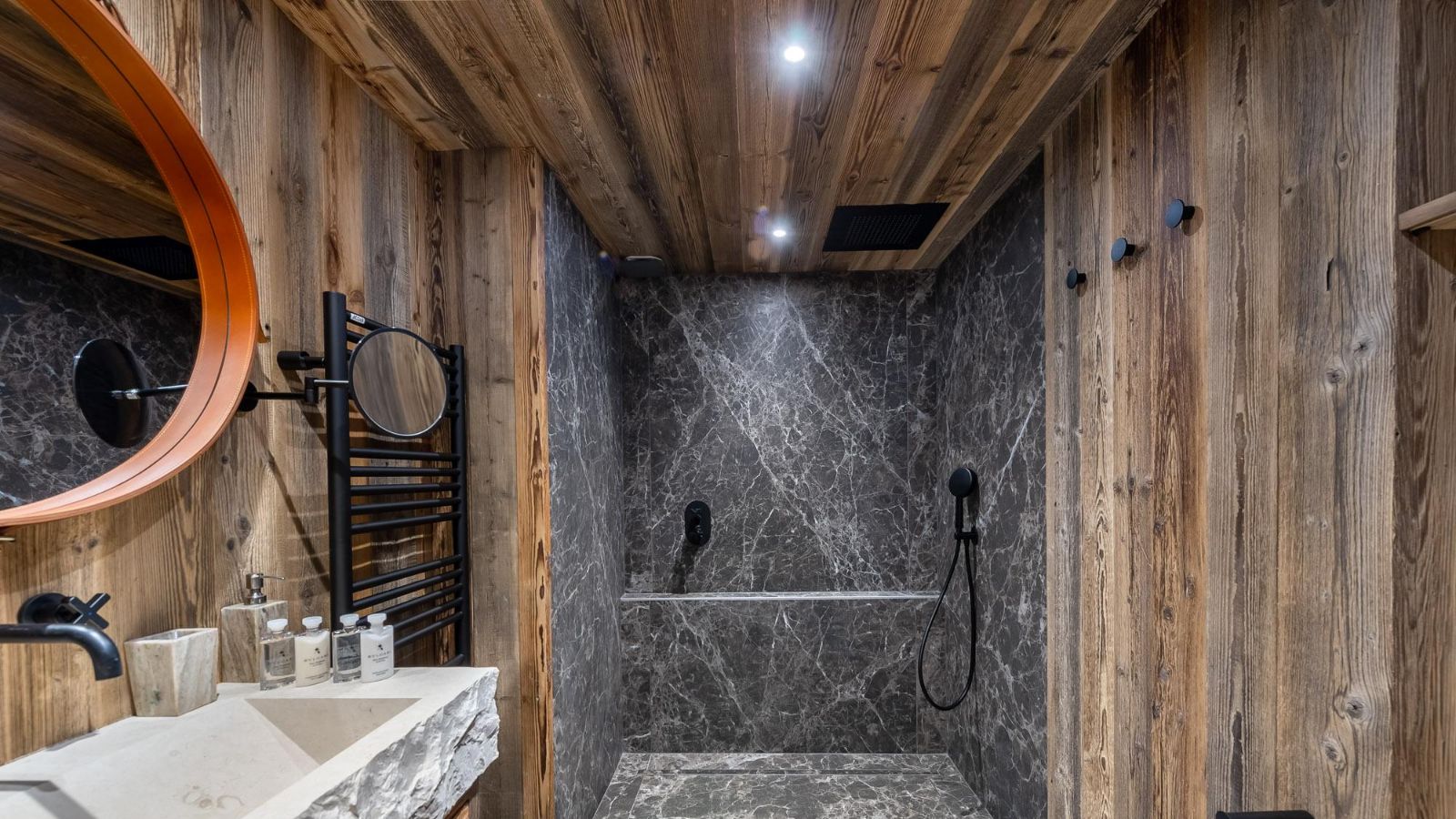 Luxury-ski-chalet-nanook-bathroom.jpg