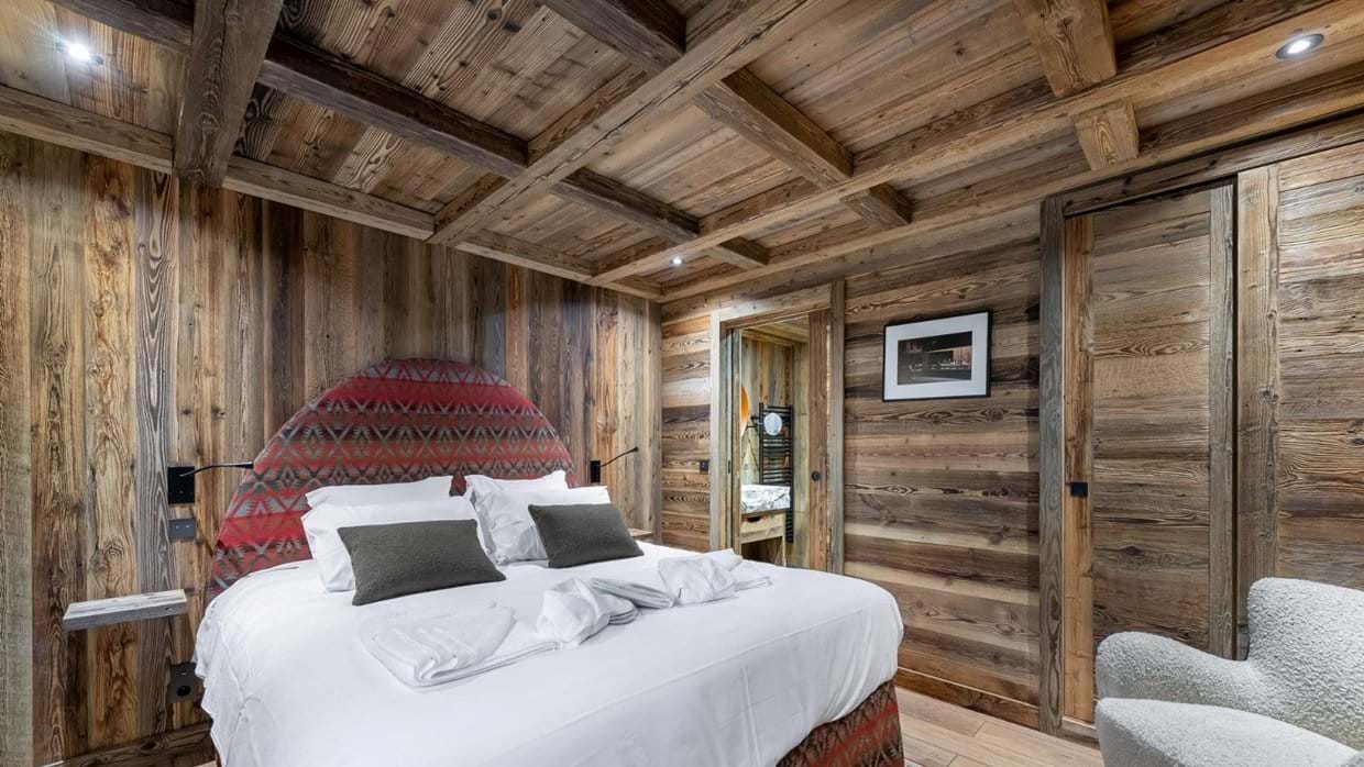 Luxury-ski-chalet-nanook-bedroom1.jpg