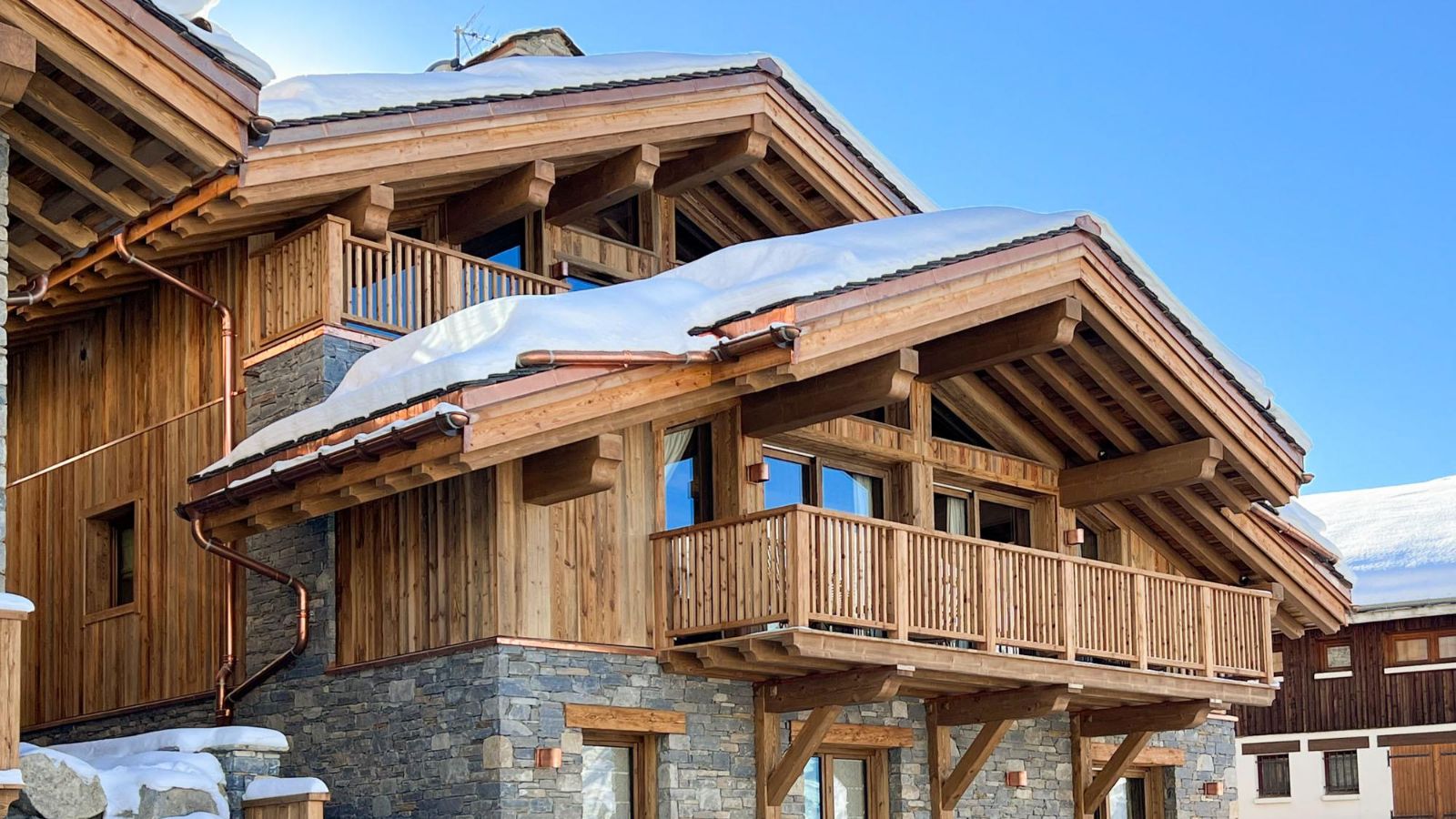 Luxury-ski-chalet-nanook-exterior.jpg