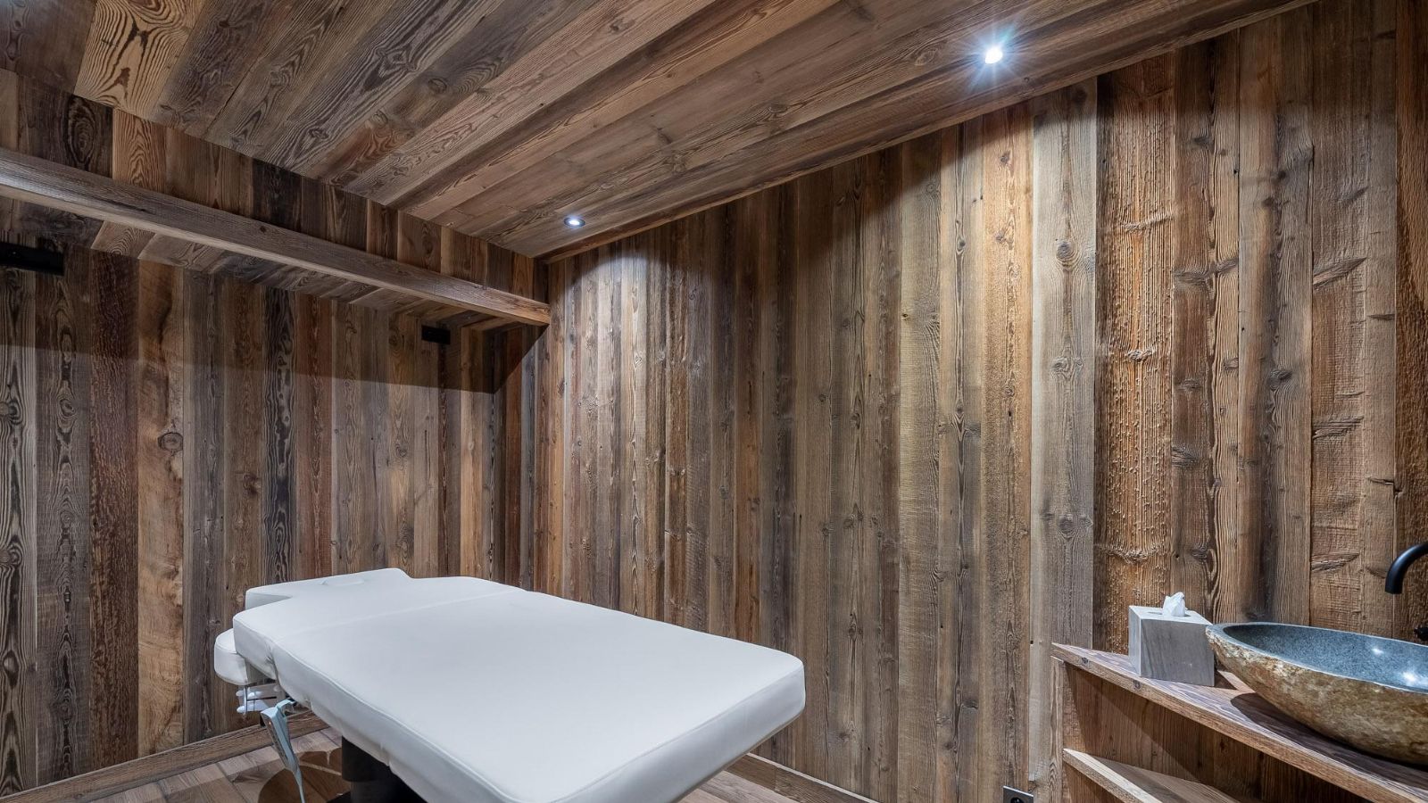 Luxury-ski-chalet-nanook-massage.jpg