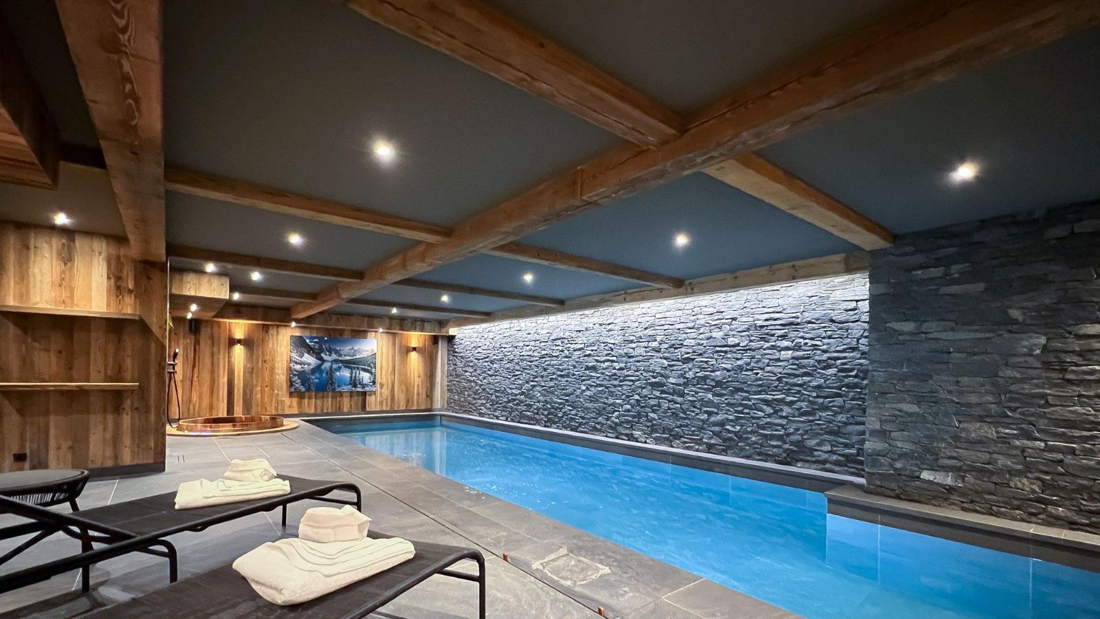 Luxury-ski-chalet-nanook-pool.jpg