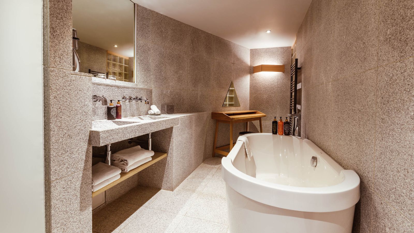 Luxury-Ski-Hotel-Val-Thorens-Altapura-Oxford-Ski-Bathroom.jpg