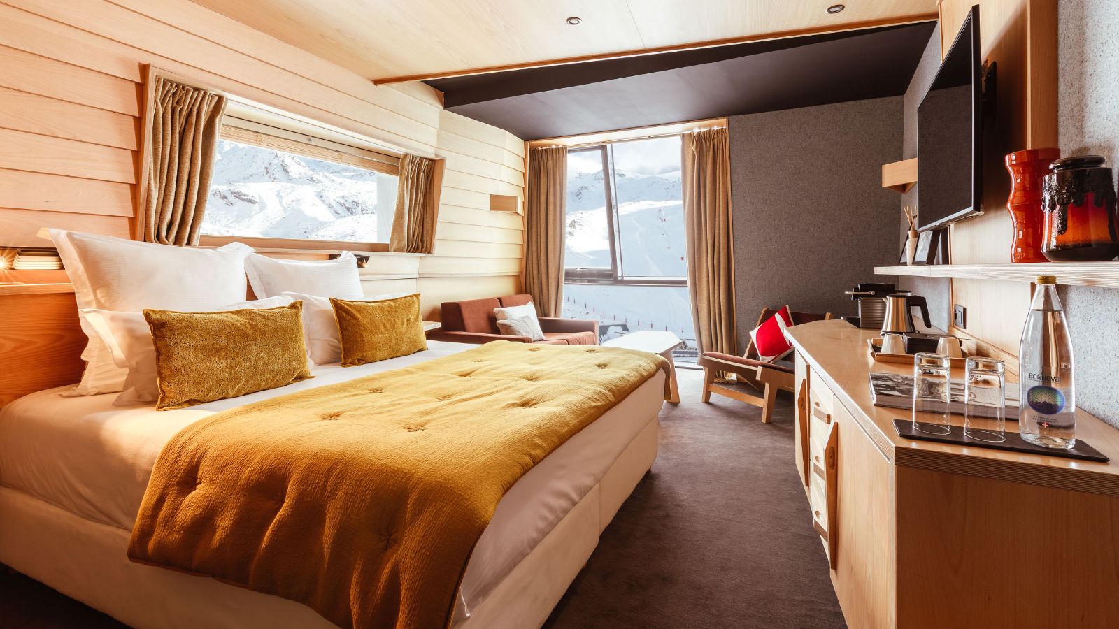 Luxury-Ski-Hotel-Val-Thorens-Altapura-Oxford-Ski-Bedroom (26).jpg