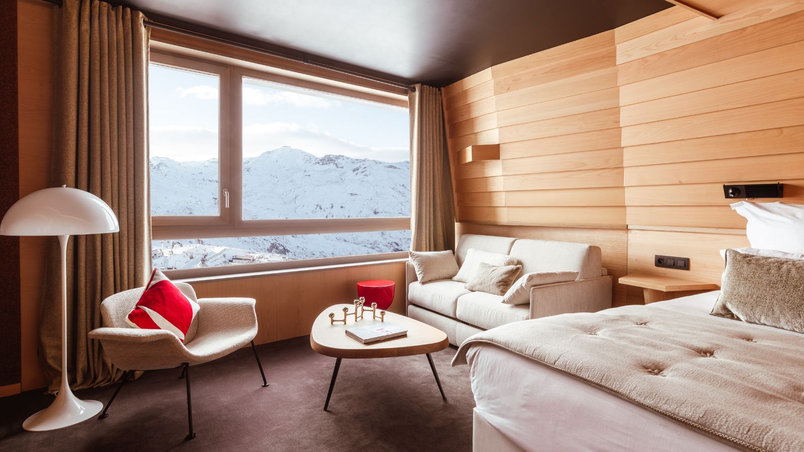Luxury-Ski-Hotel-Val-Thorens-Altapura-Oxford-Ski-Bedroom (30).jpg
