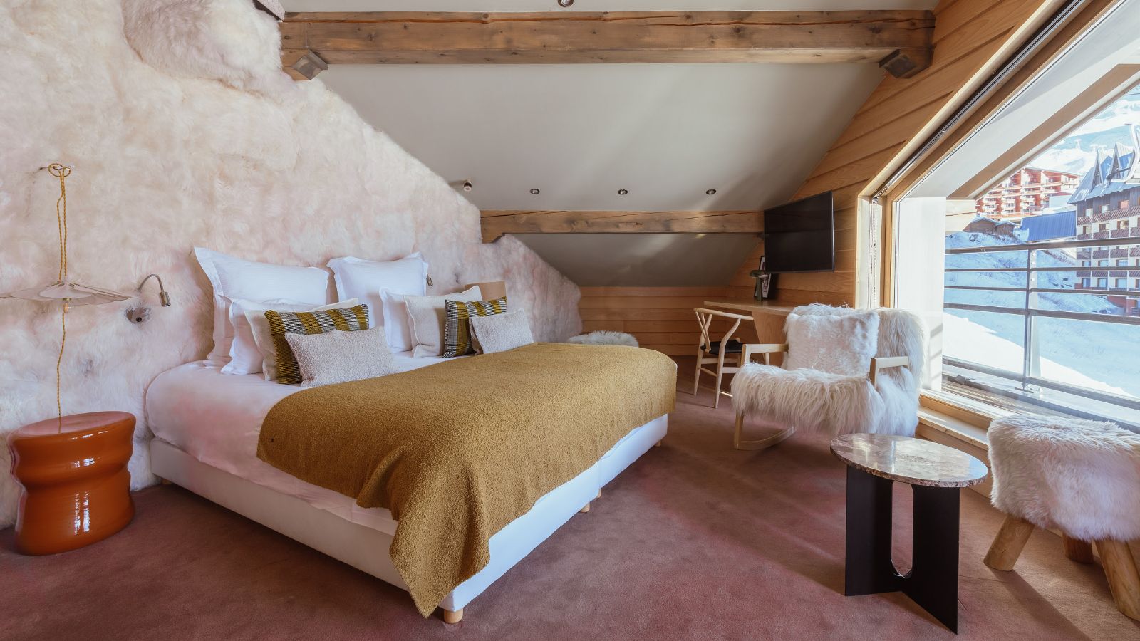 Luxury-Ski-Hotel-Val-Thorens-Altapura-Oxford-Ski-Bedroom (42).jpg