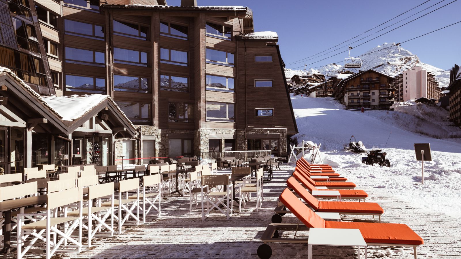 Luxury-Ski-Hotel-Val-Thorens-Altapura-Oxford-Ski-Exterior2.jpg
