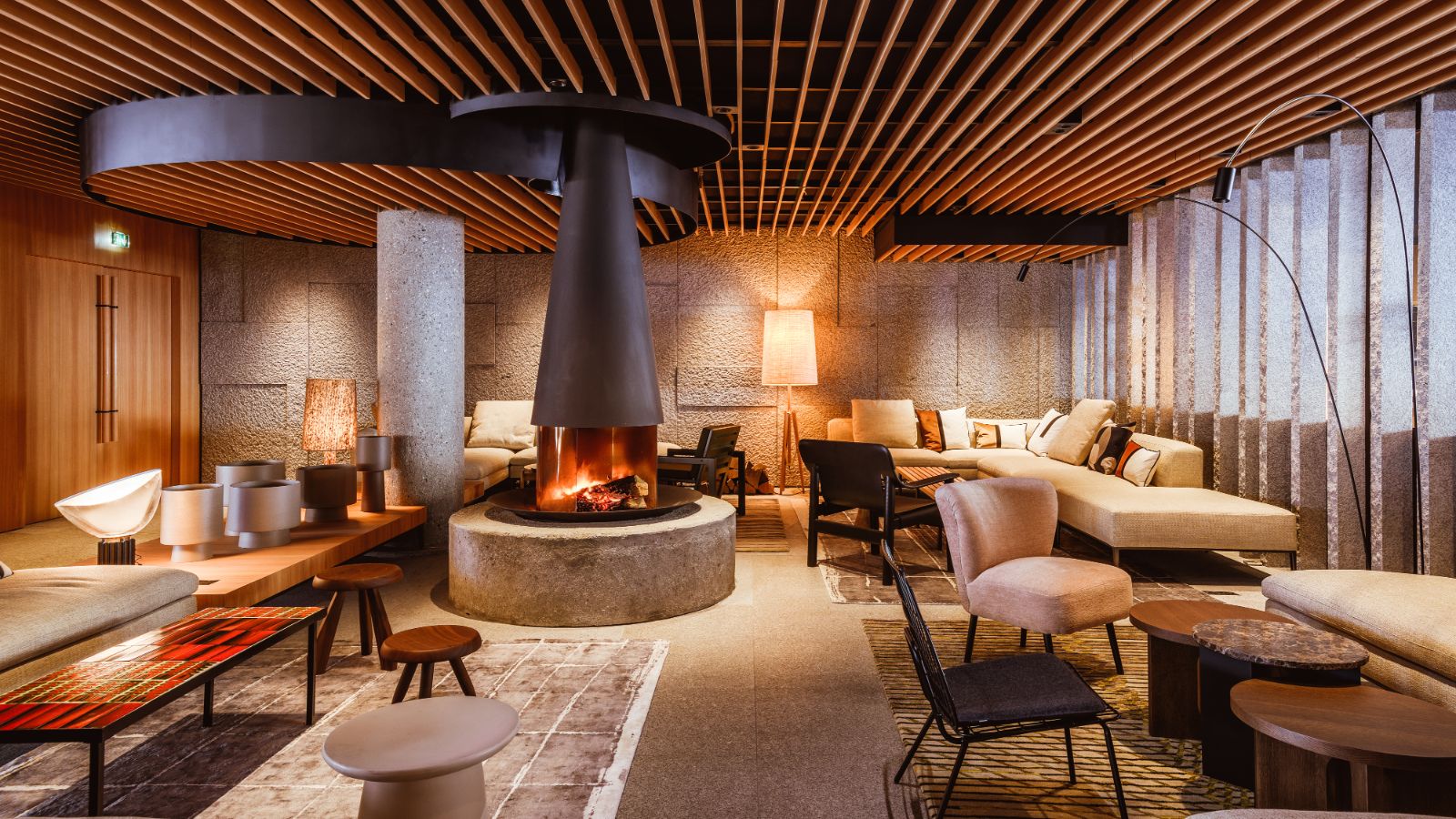 Luxury-Ski-Hotel-Val-Thorens-Altapura-Oxford-Ski-Fireplace.jpg