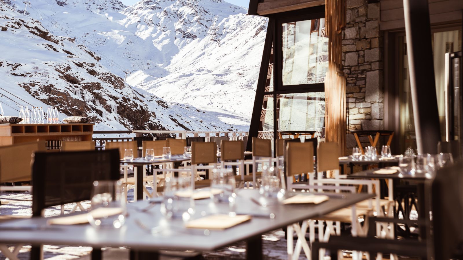 Luxury-Ski-Hotel-Val-Thorens-Altapura-Oxford-Ski-Terrace.jpg
