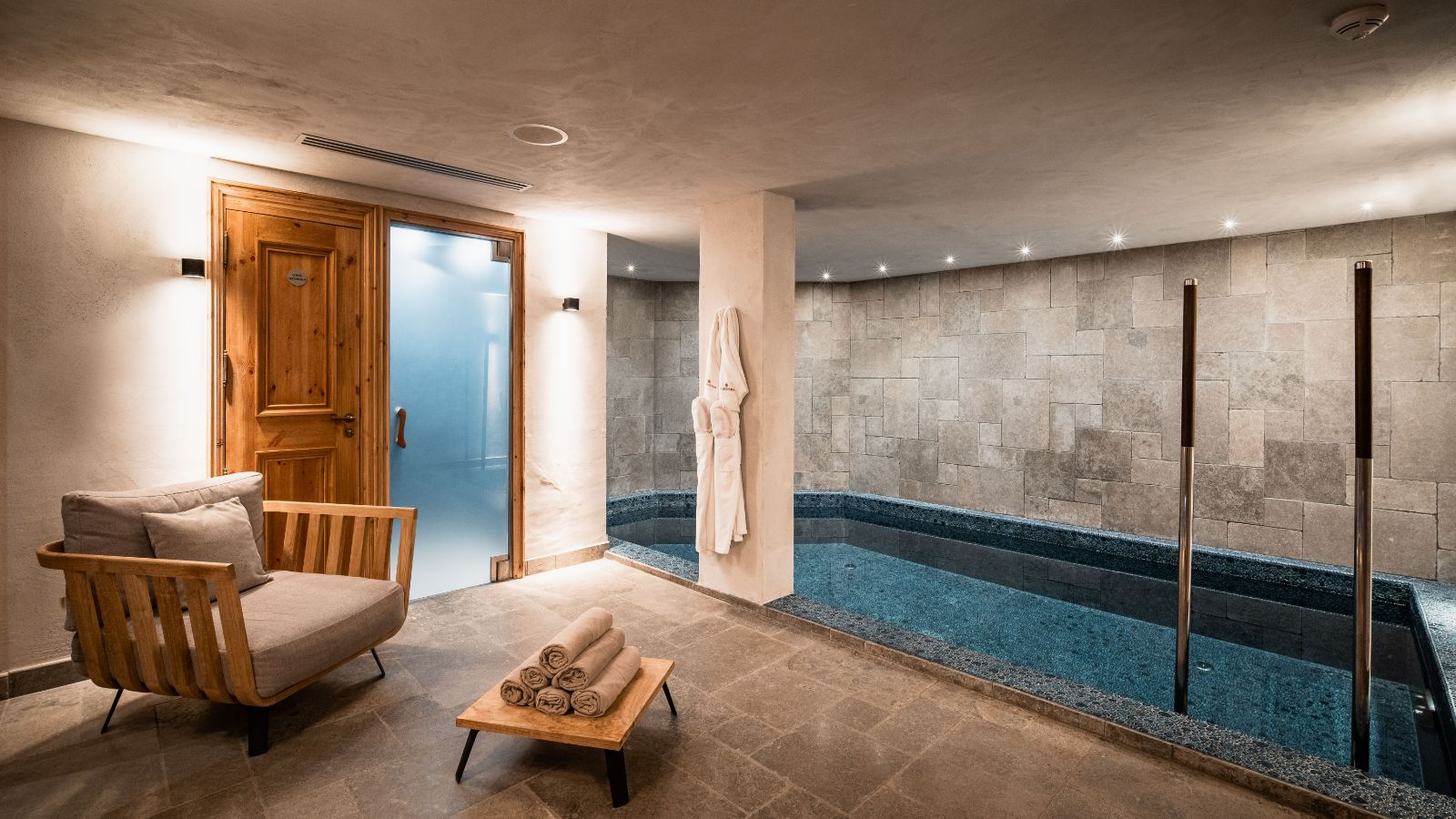 Luxury-Ski-chalet-Val d'Isere- Chalet Ambre-Oxford-Ski-Pool.jpg