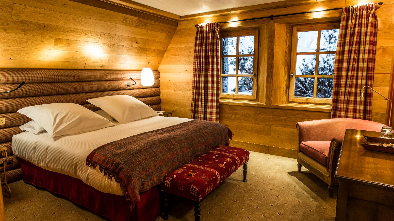 Luxury-Ski-chalet-Val d'Isere- Chalet Chene-Oxford-Ski-Bedroom(1).jpg