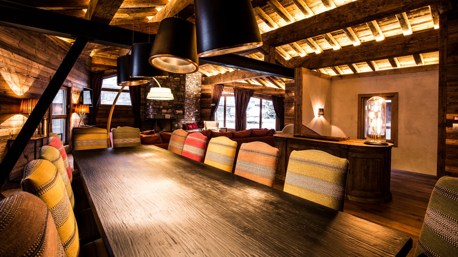 Luxury-Ski-chalet-Val d'Isere- Chalet Chene-Oxford-Ski-Dinning table.jpg