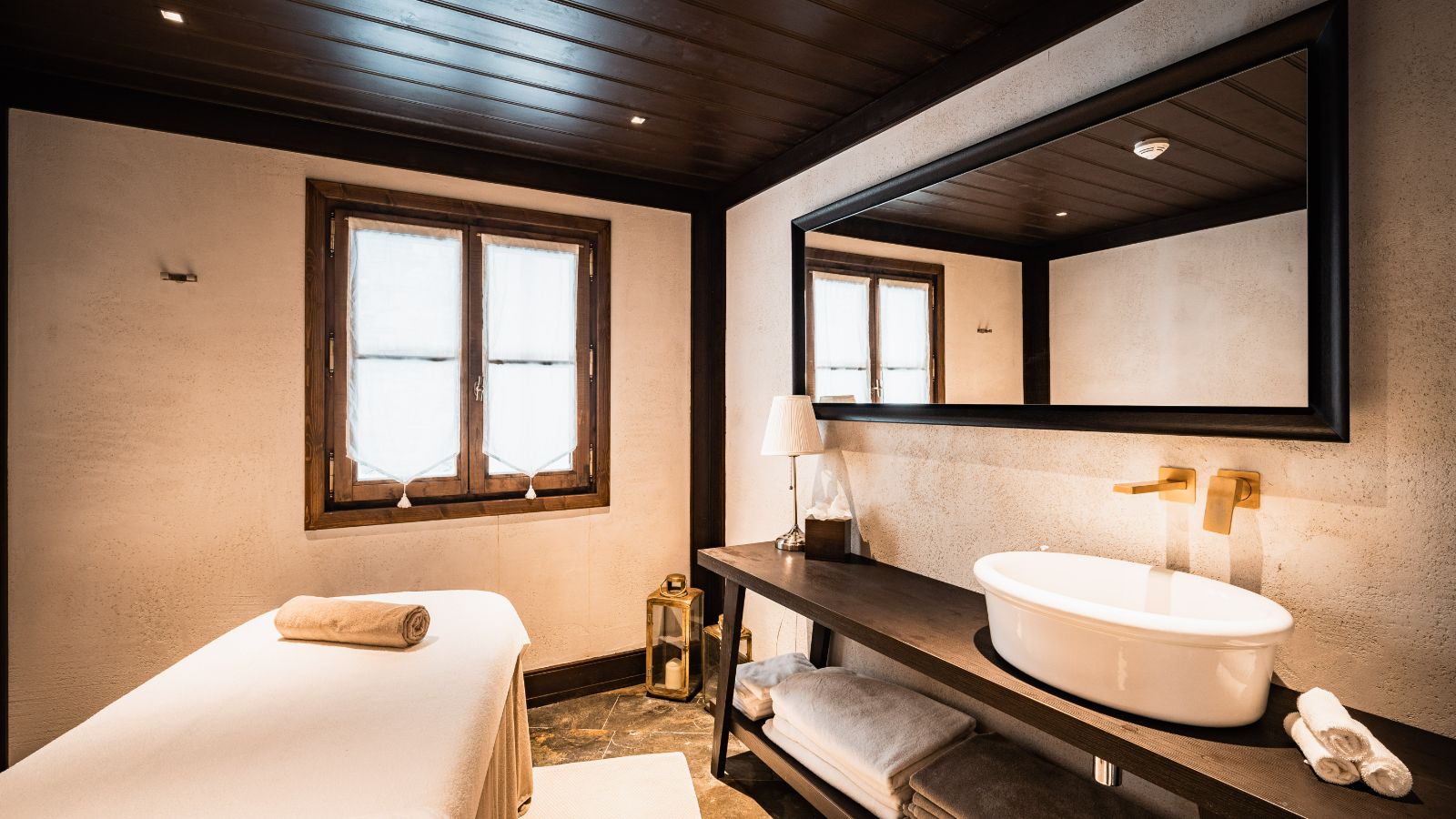 Luxury-Ski-chalet-Val d'Isere- Chalet Ebene-Oxford-Ski-Spa(2).jpg