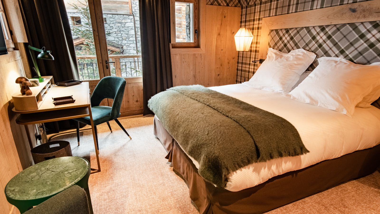 Luxury-Ski-chalet-Val d'Isere- Chalet La Grange-Oxford-Ski-Bedroom(2).jpg