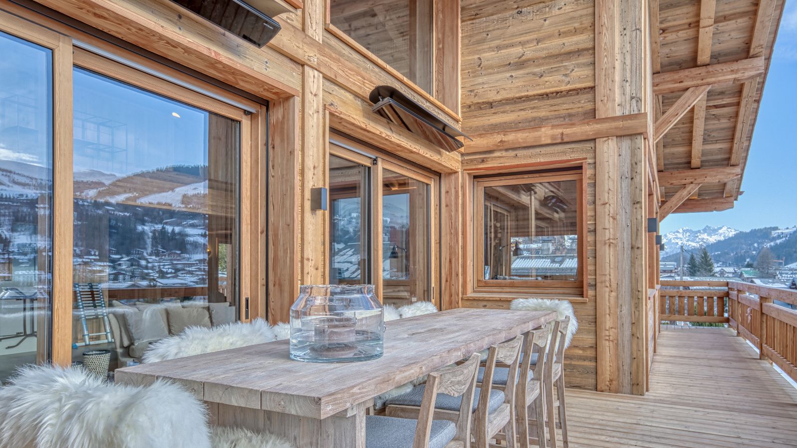 Luxury-ski-chalet-osc-141-balcony.jpg