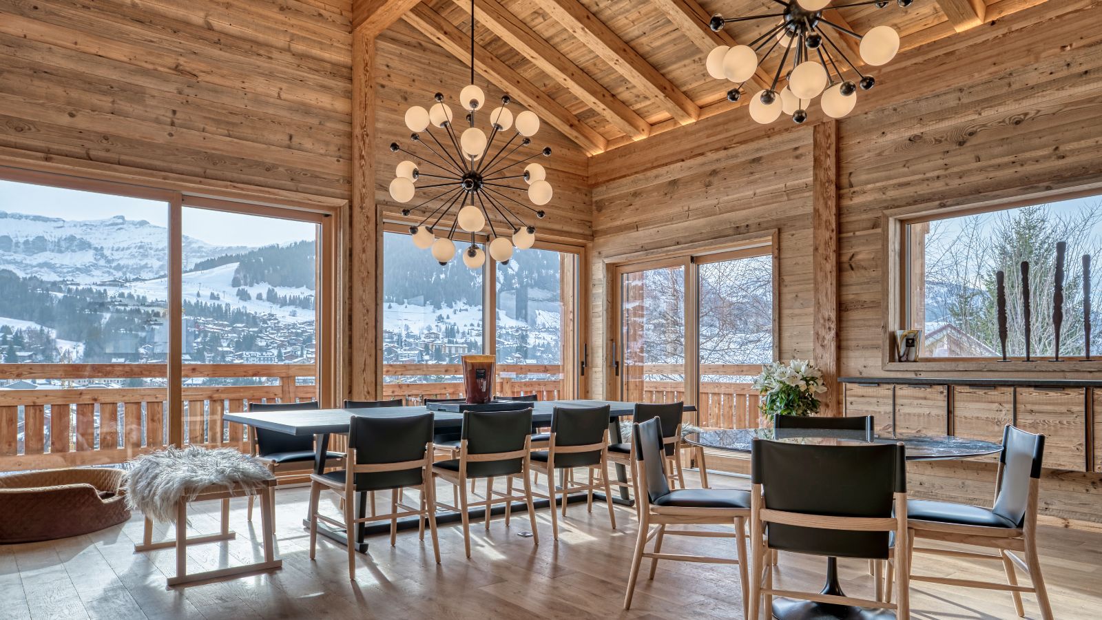 Luxury-ski-chalet-osc-141-dining.jpg