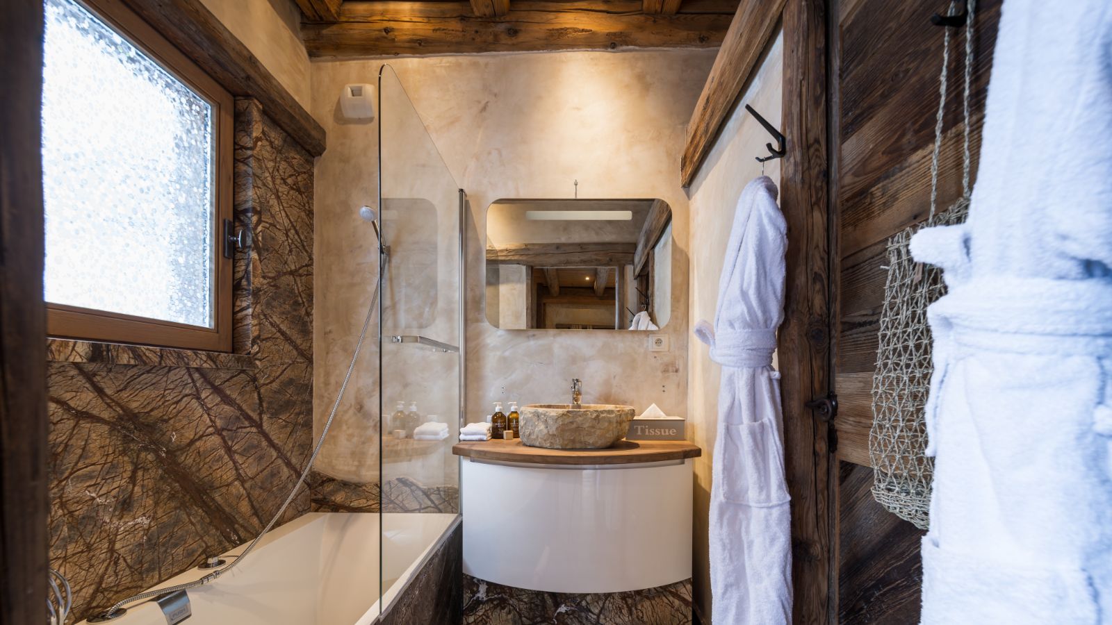 Luxury-ski-chalet-osc-cheval-blanc-bathroom2.jpg