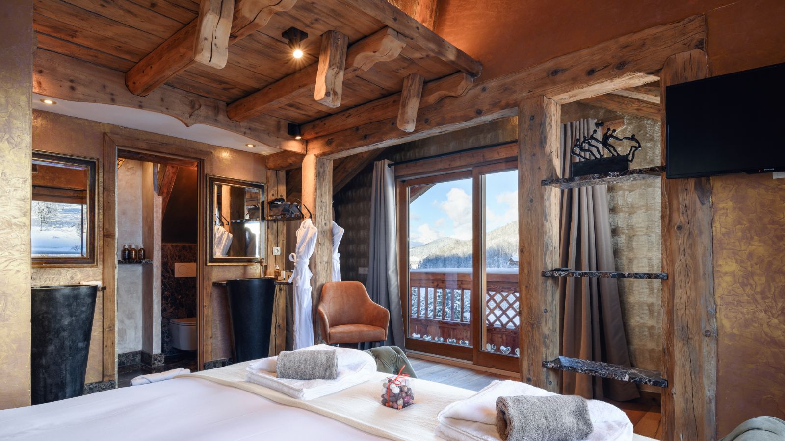 Luxury-ski-chalet-osc-cheval-blanc-bedroom1.jpg