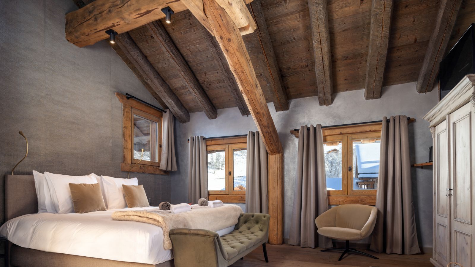 Luxury-ski-chalet-osc-cheval-blanc-bedroom2.jpg