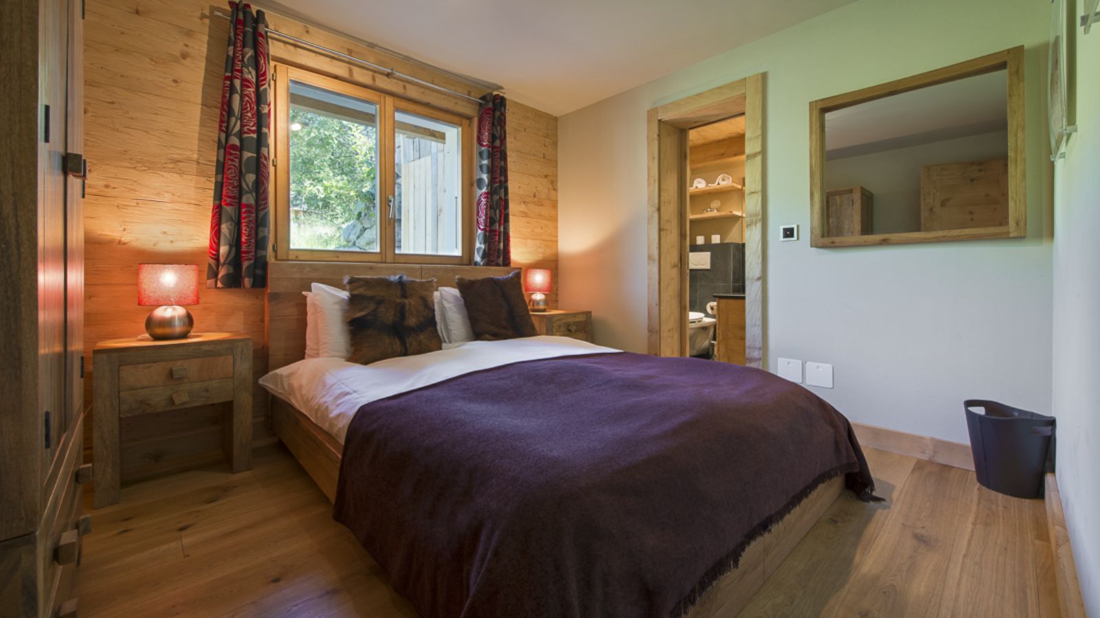 Luxury-Ski-Chalet-Verbier-Marais-Rouge-Oxford-Ski-Bedroom (15).jpg