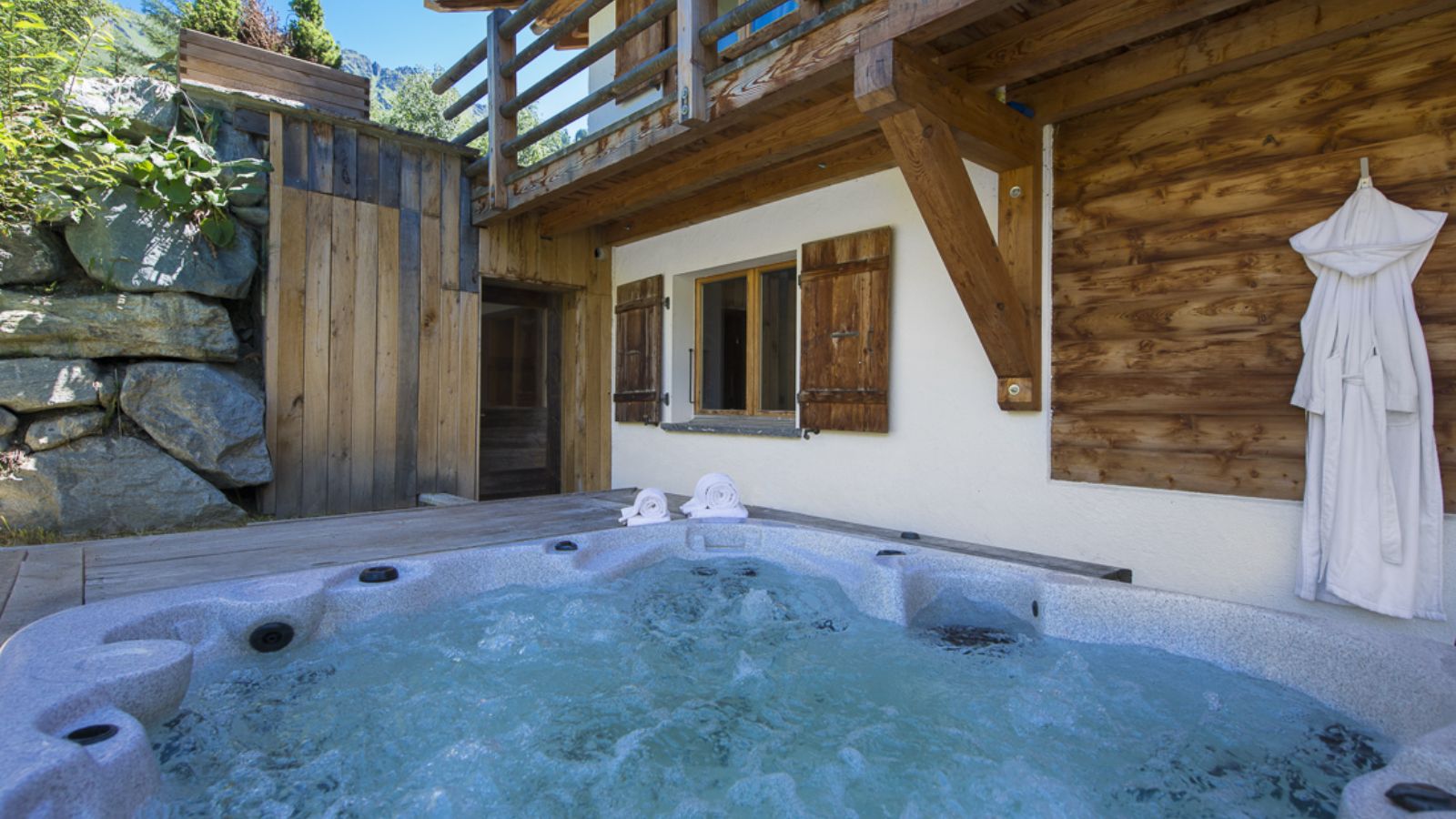 Luxury-Ski-Chalet-Verbier-Marais-Rouge-Oxford-Ski-Hot-Tub.jpg