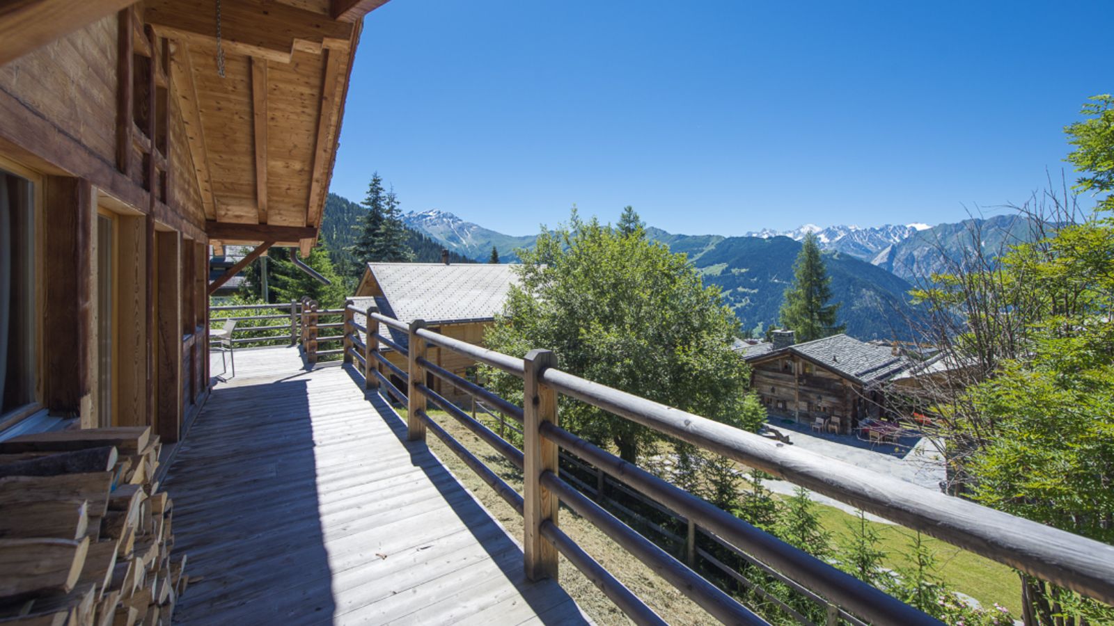 Luxury-Ski-Chalet-Verbier-Marais-Rouge-Oxford-Ski-Terrace.jpg