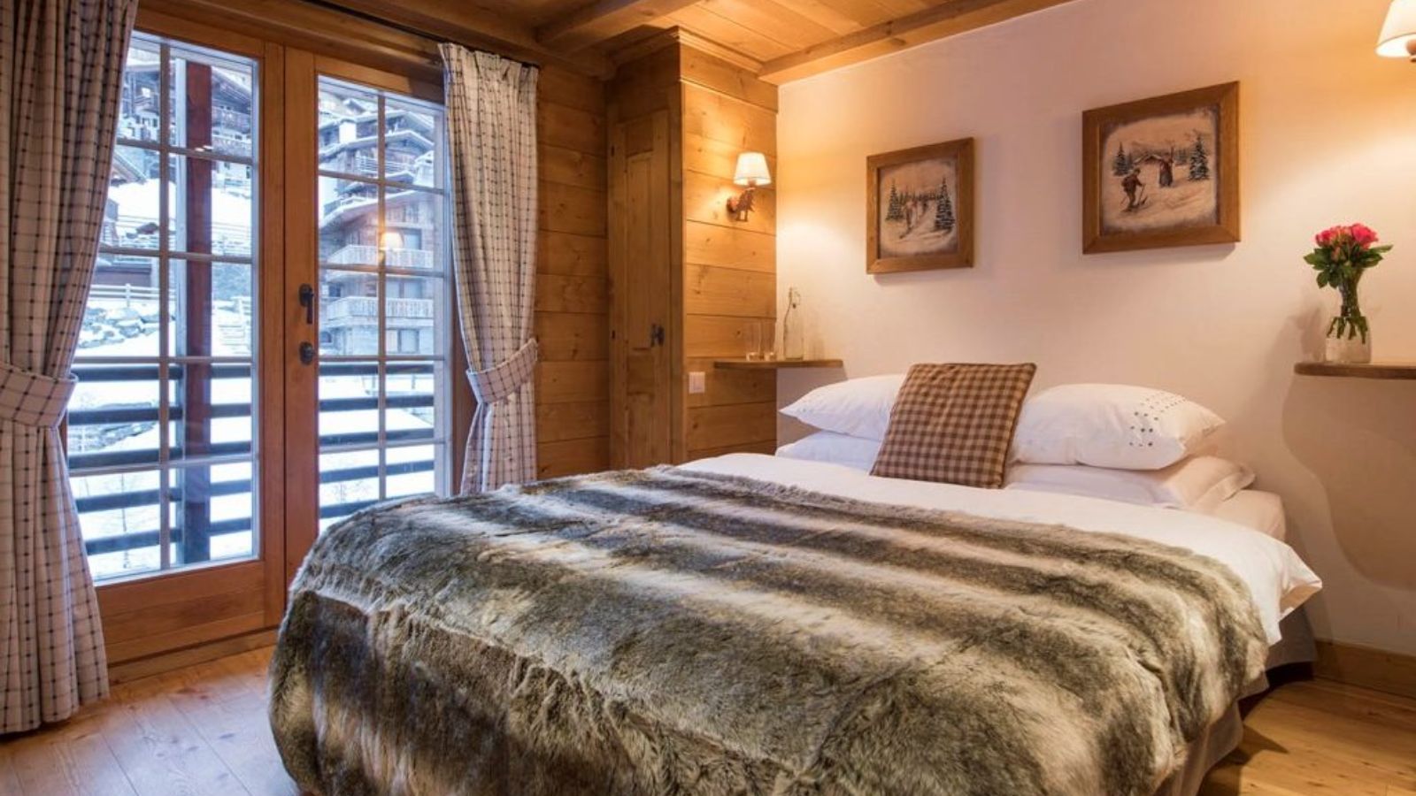 Luxury-Ski-Chalet-Verbier-Chalet-Sophia-Oxford-Ski-Bedroom (4).jpg
