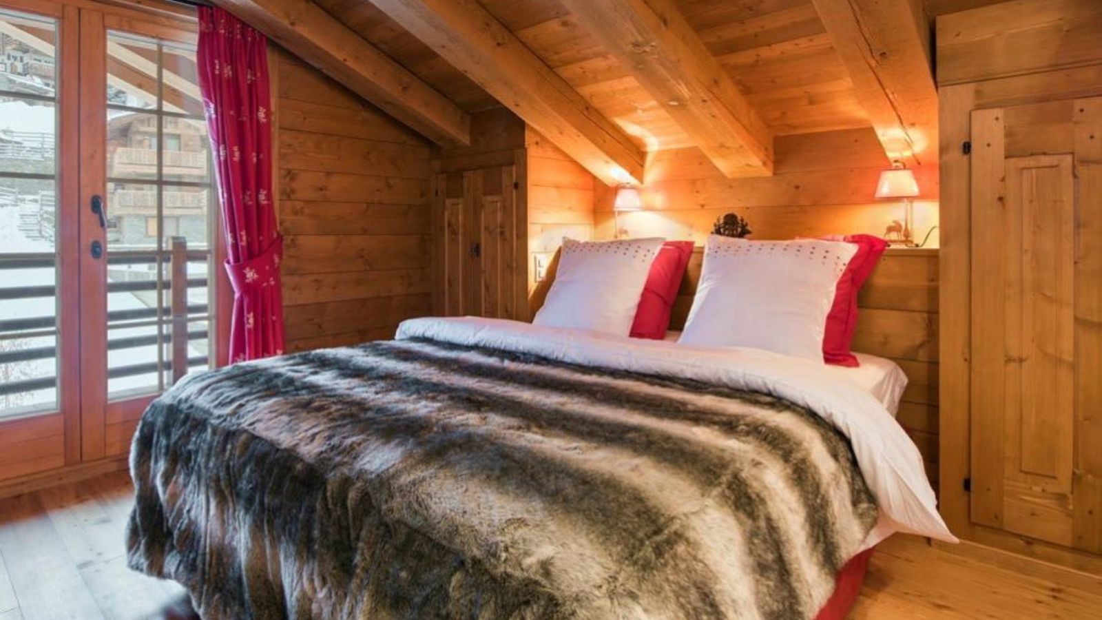 Luxury-Ski-Chalet-Verbier-Chalet-Sophia-Oxford-Ski-Bedroom (9).jpg