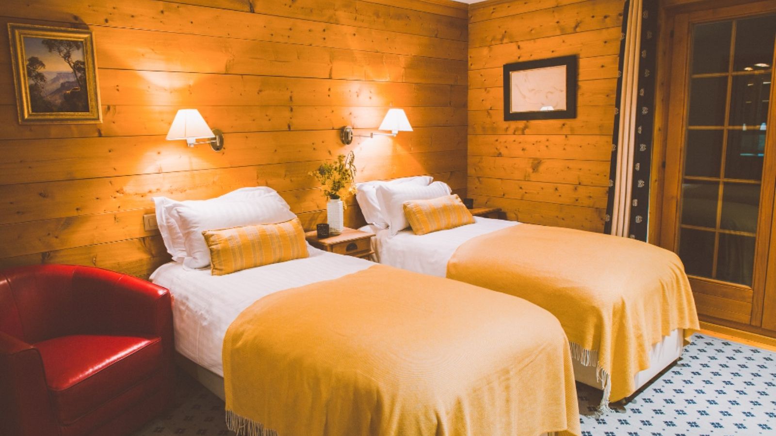 Luxury-Ski-Chalet-Verbier-Skye-Oxford-Ski-Bedroom (1).jpg