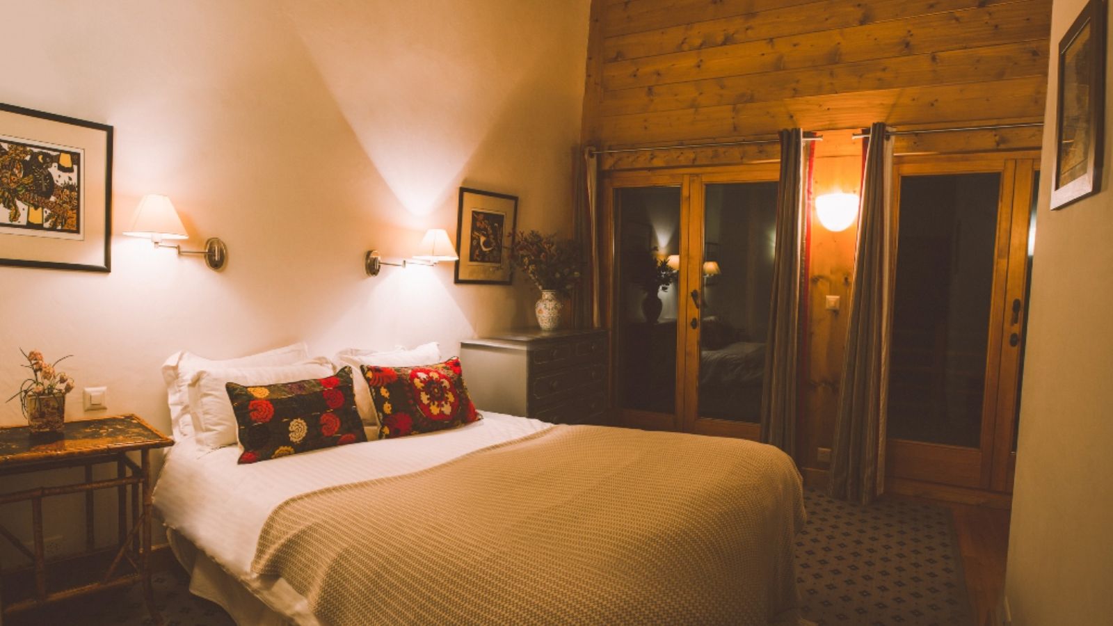 Luxury-Ski-Chalet-Verbier-Skye-Oxford-Ski-Bedroom (10).jpg