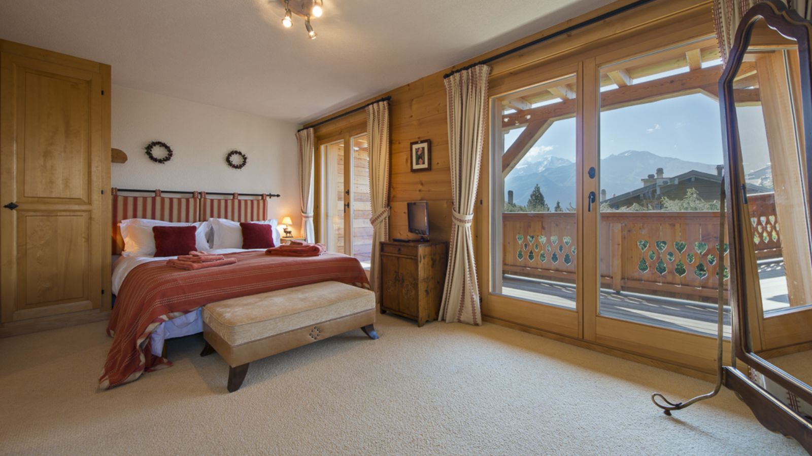 Luxury-Ski-Chalet-Verbier-La-Siesta-Oxford-Ski-Bedroom (1).jpg