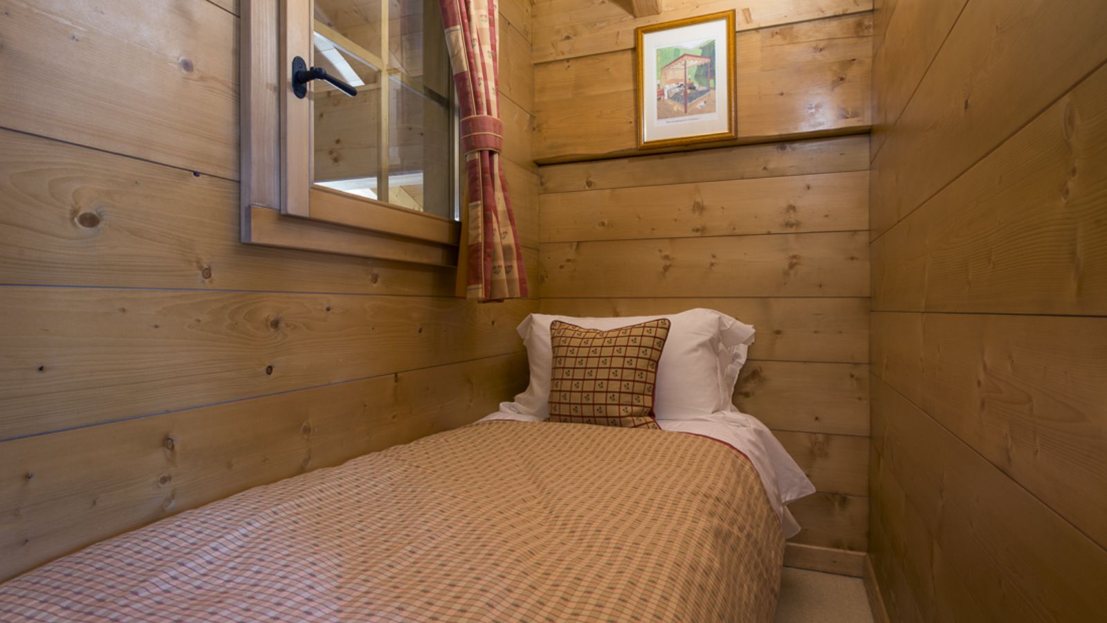 Luxury-Ski-Chalet-Verbier-La-Siesta-Oxford-Ski-Bedroom (6).jpg