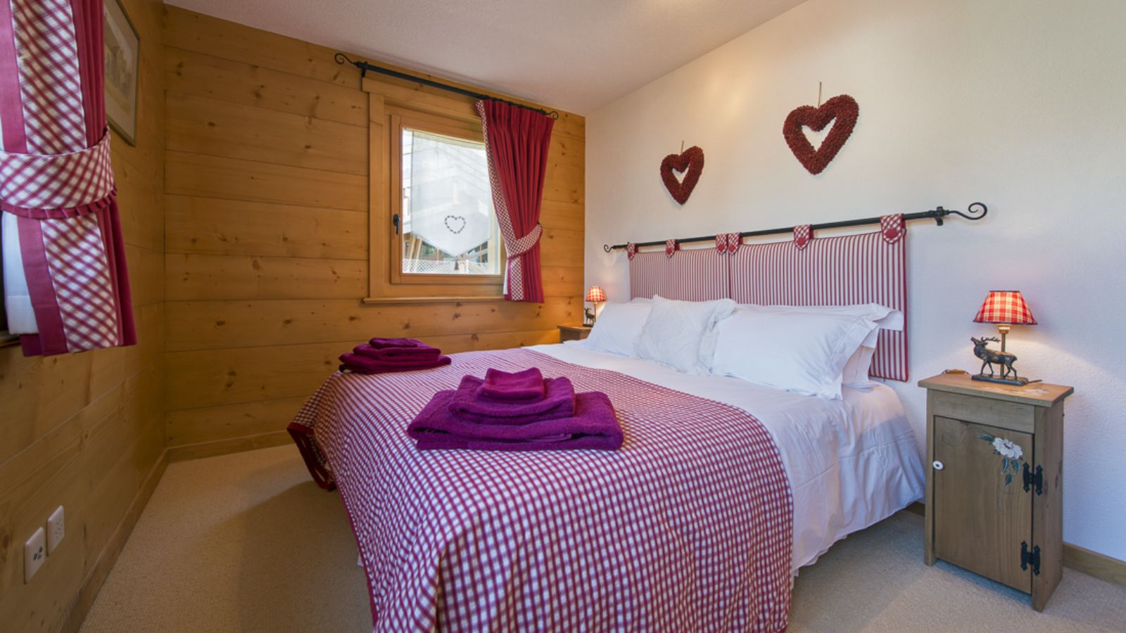 Luxury-Ski-Chalet-Verbier-La-Siesta-Oxford-Ski-Bedroom (11).jpg