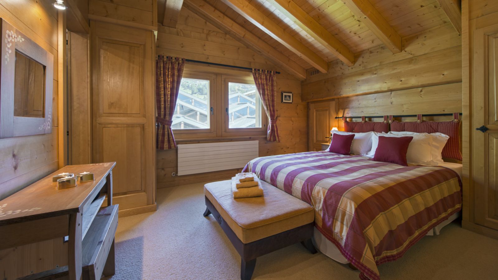 Luxury-Ski-Chalet-Verbier-La-Siesta-Oxford-Ski-Bedroom (12).jpg