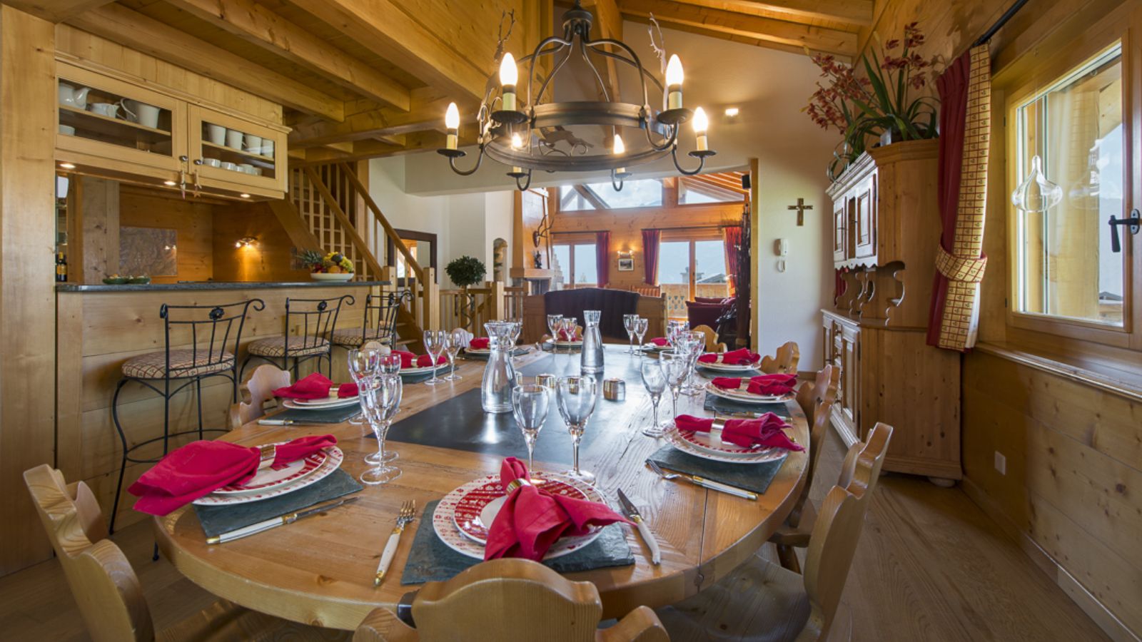 Luxury-Ski-Chalet-Verbier-La-Siesta-Oxford-Ski-Dining.jpg