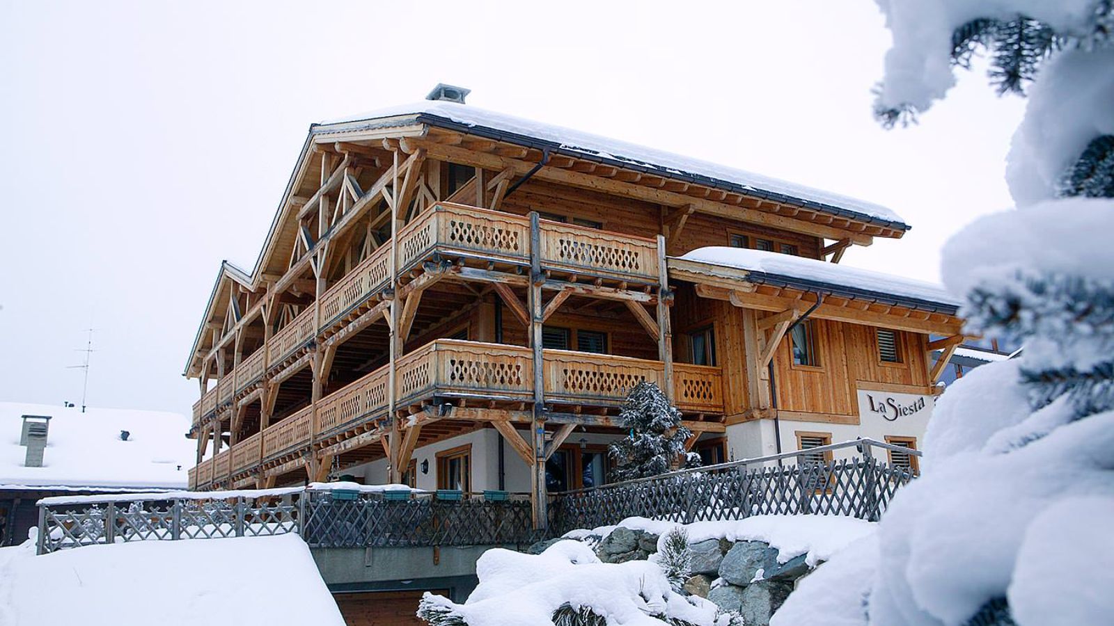 Luxury-Ski-Chalet-Verbier-La-Siesta-Oxford-Ski-Exterior.jpg