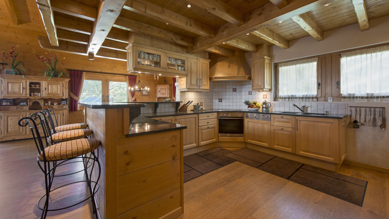 Luxury-Ski-Chalet-Verbier-La-Siesta-Oxford-Ski-Kitchen.jpg