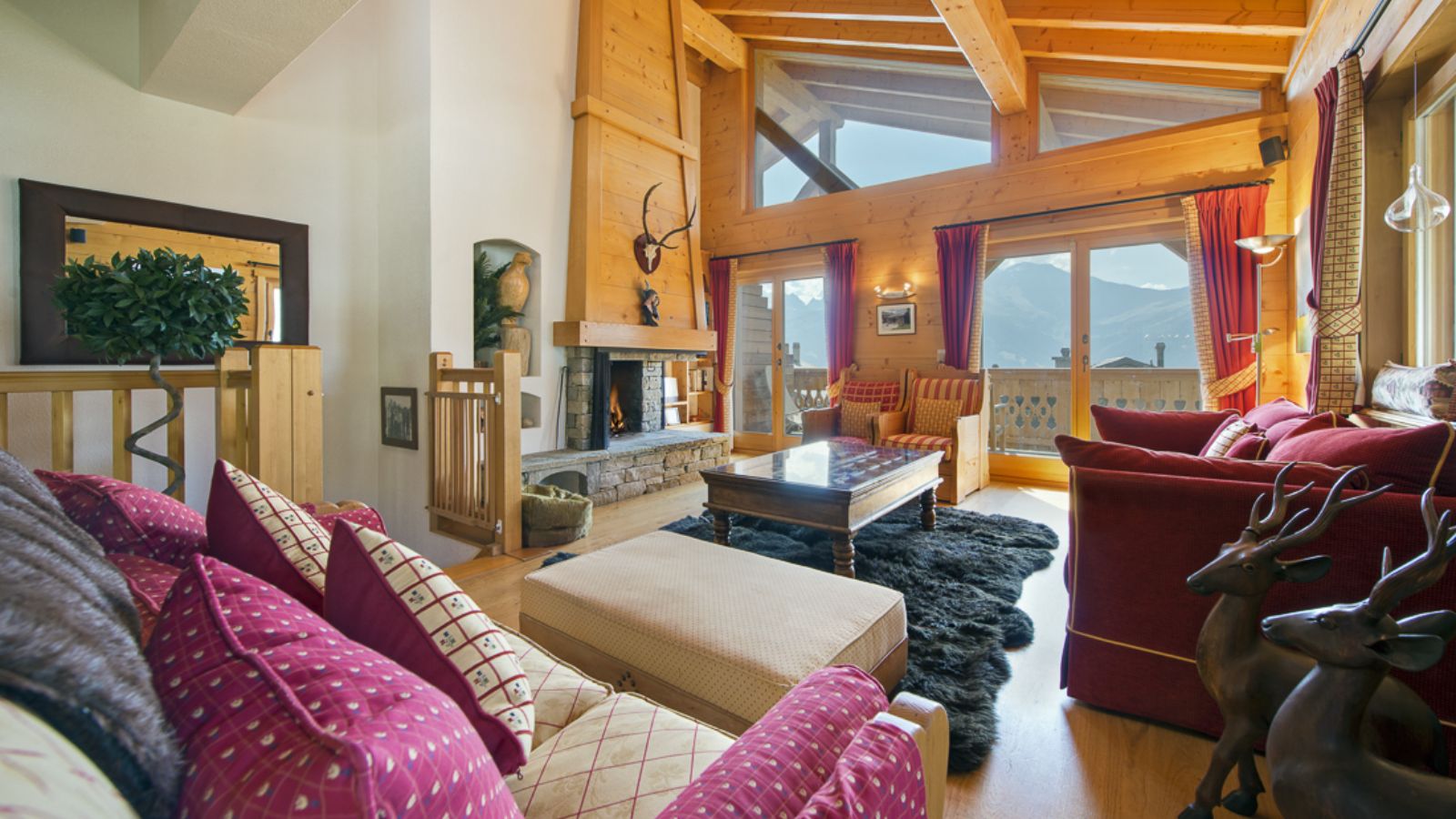 Luxury-Ski-Chalet-Verbier-La-Siesta-Oxford-Ski-Lounge.jpg