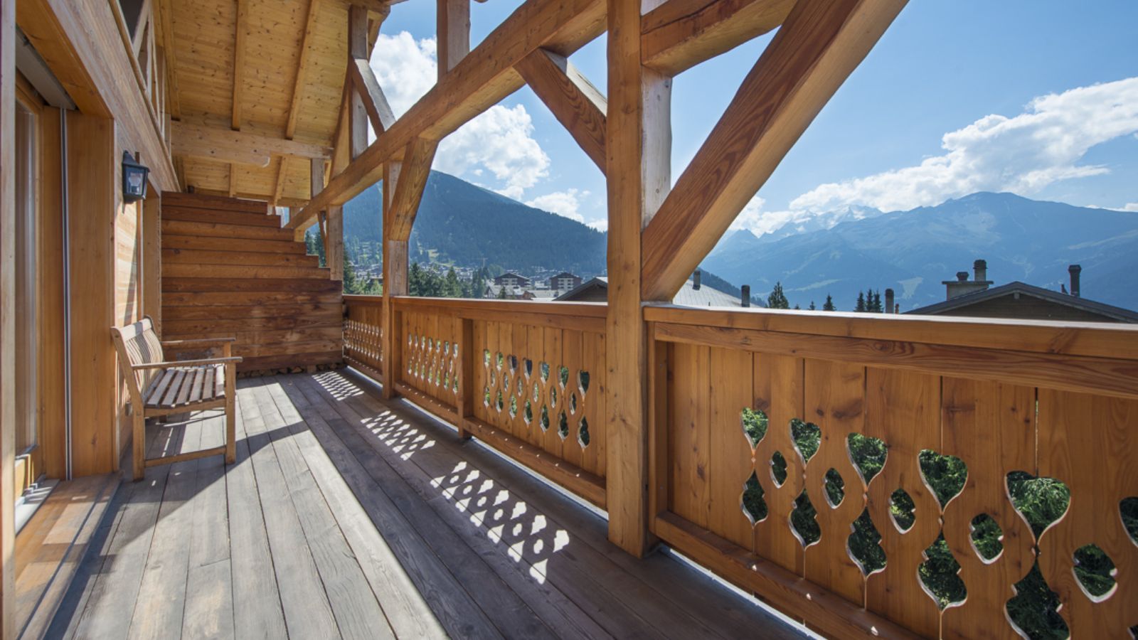 Luxury-Ski-Chalet-Verbier-La-Siesta-Oxford-Ski-Balcony.jpg
