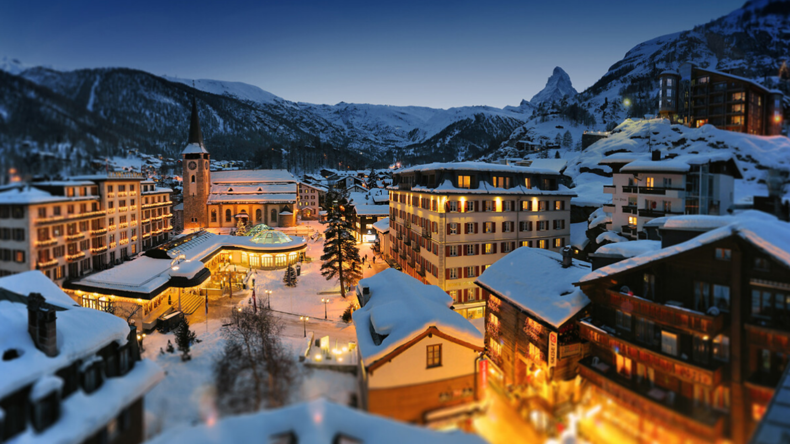 luxury-ski-hotel-zermatt-monte-rosa-outside.png