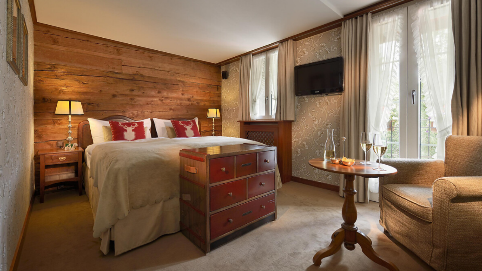 luxury-ski-hotel-zermatt-monte-rosa-alpenrose-twin-bedroom.png