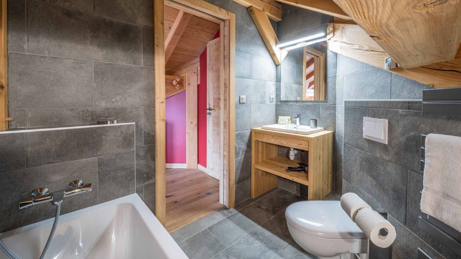 luxury-ski-chalet-nightingale- bathroom.jpg